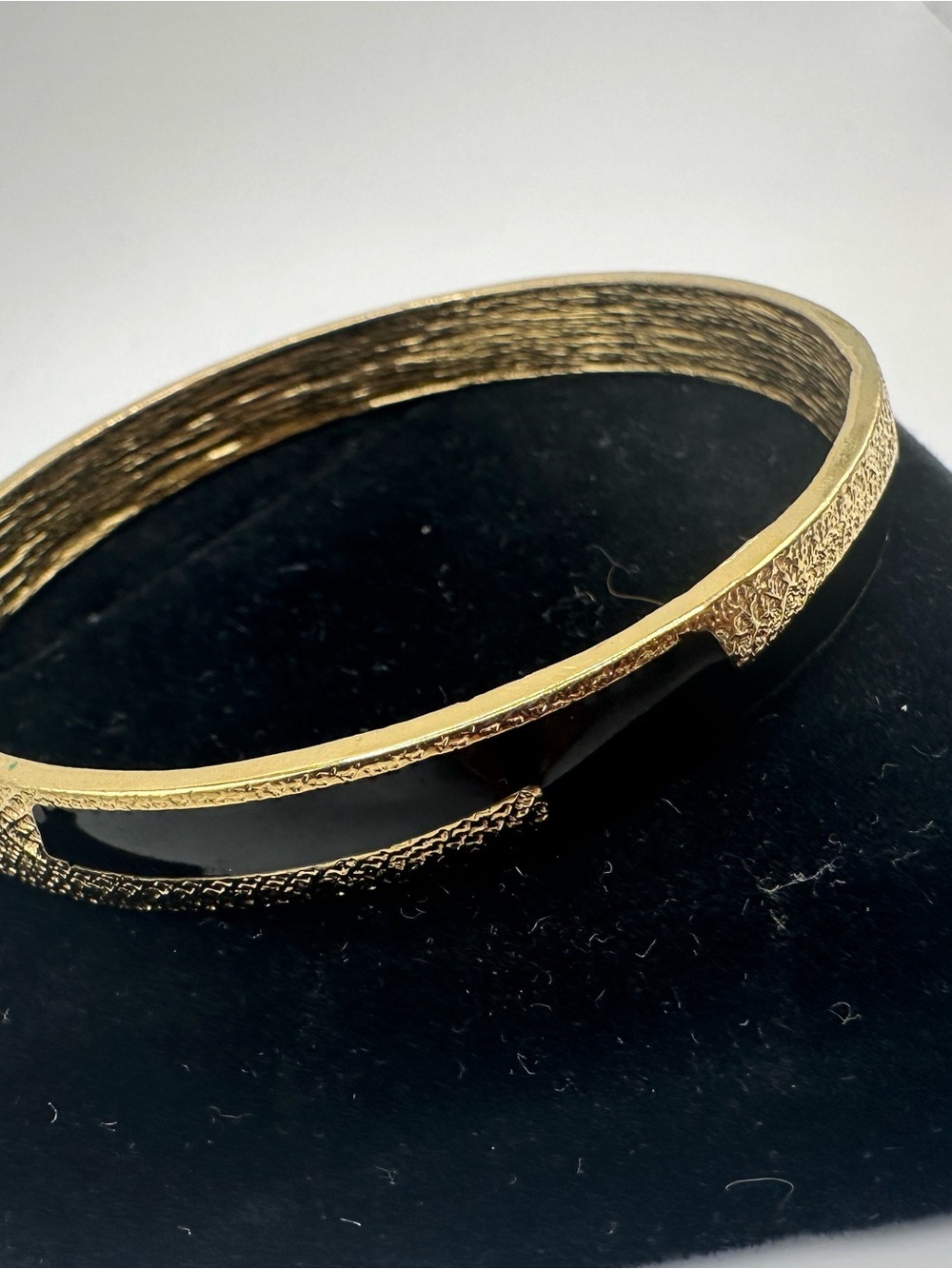 Trifari Gold-Tone Bangle with Black Enamel Inlay, Vintage - Picture 2 of 8